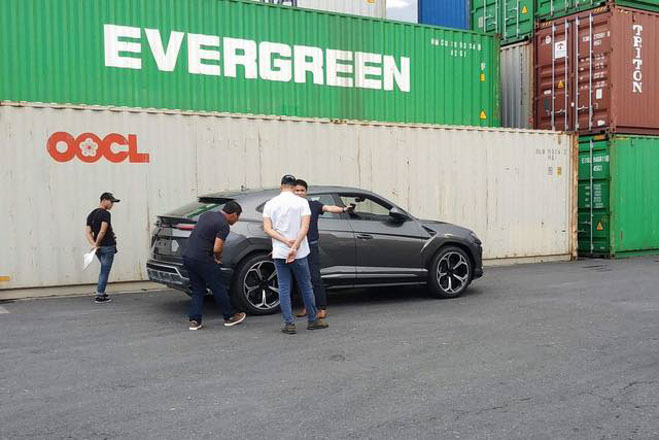 Siêu SUV Lamborghini Urus đầu tiên cập bến Việt Nam - 4