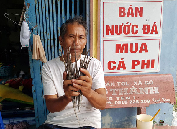 Dân đánh bắt cá lìm kìm cả đêm vì có tin thương lái Trung Quốc mua - 3