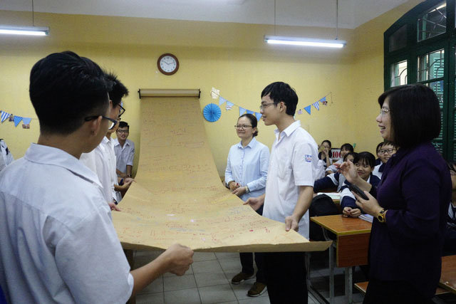 Tò mò với bảng công thức hóa học dài như “Chiếu dời đô” ở Hải Phòng - 2