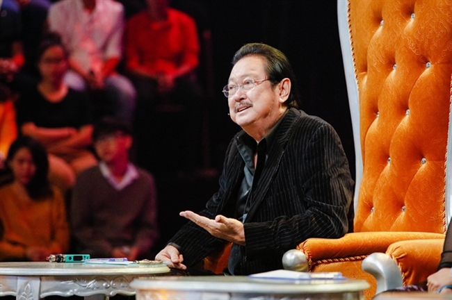 Chánh Tín ngồi ghế giám khảo trong chương trình "Hãy nghe tôi hát" cùng danh ca Phương Dung, ca sĩ Thái Châu. Ở tuổi U70, nghệ sĩ gạo cội chỉ mong được sống bình an, không lo lắng nợ nần.