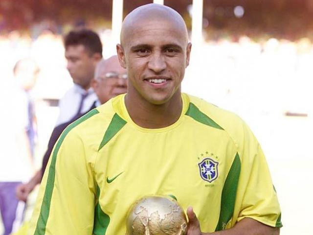 Bất ngờ Roberto Carlos đến Mỹ Đình cổ vũ Việt Nam đấu Malaysia