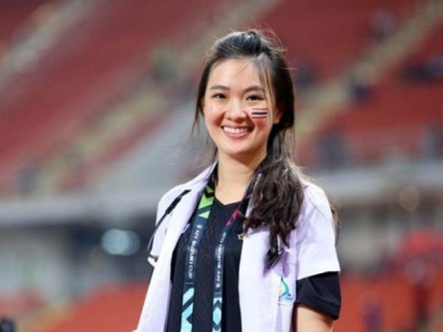 Nữ bác sĩ xinh đẹp của ĐT Thái Lan gây chú ý ở AFF Cup