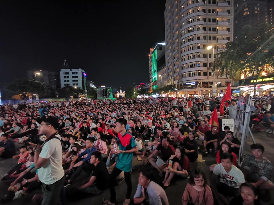 Tín hiệu truyền hình trận Việt Nam - Malaysia quá tệ, người Sài Gòn... than &#34;trời&#34; - 2