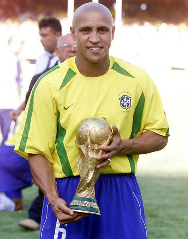 Roberto Carlos &#34;đấu&#34; Công Vinh ở Mỹ Đình cổ vũ Việt Nam - Malaysia - 4