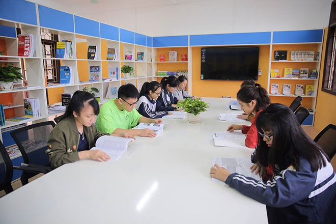 Vì sao sinh viên “chật vật” khi học tiếng Anh trong trường Đại học? - 1