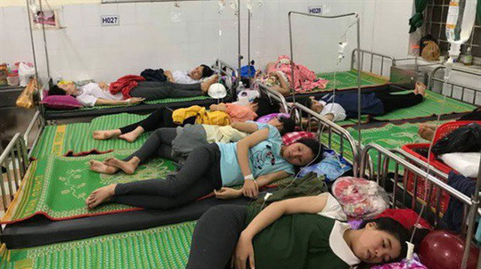 Hơn 150 công nhân nhập viện sau bữa cơm trưa tại công ty - 1