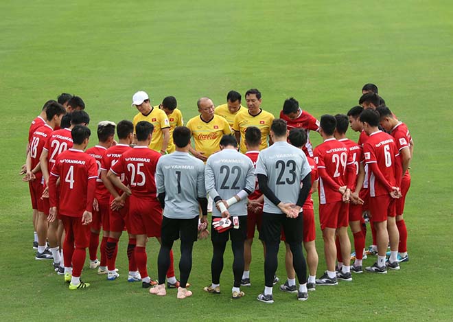 ĐT Việt Nam: Quang Hải mừng tóc mới, Park Hang Seo bàn kế đấu Myanmar - 4