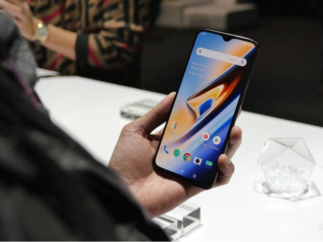 Không chỉ có giá hủy diệt, OnePlus 6T còn có pin cực “trâu”