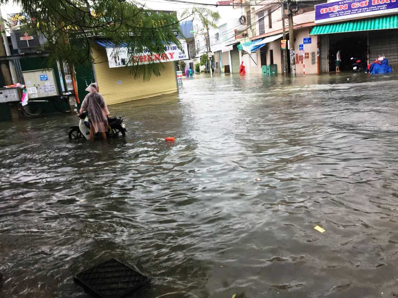 Sạt lở kinh hoàng, 12 người chết và mất tích ở Nha Trang - 1