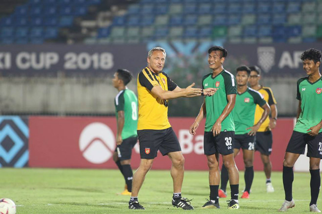 Myanmar “luyện công” đấu Việt Nam: &#34;Ronaldo&#34; Aung Thu hừng hực khí thế - 3