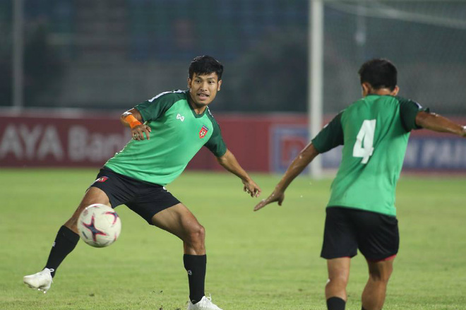Myanmar “luyện công” đấu Việt Nam: &#34;Ronaldo&#34; Aung Thu hừng hực khí thế - 1