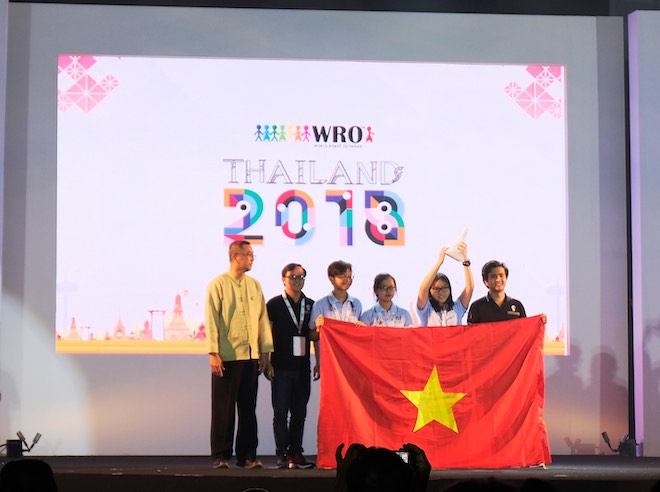 Đội robot bóng đá của Việt Nam suýt tạo nên kỳ tích ở đấu trường thế giới - 1