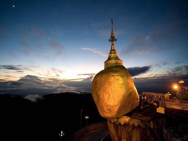 Hòn đá thiêng bằng vàng ở Myanmar và bí mật ẩn chứa bên trong