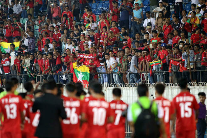 Hoà ĐT Việt Nam, &#34;Ronaldo Myanmar&#34; & tỷ phú Zaw Zaw ăn mừng như vô địch - 10