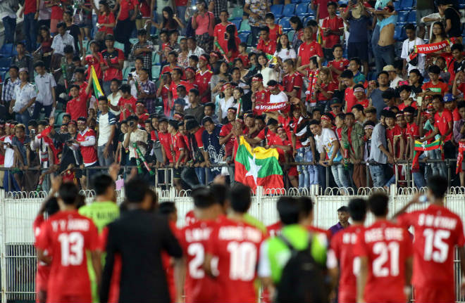 Hoà ĐT Việt Nam, &#34;Ronaldo Myanmar&#34; & tỷ phú Zaw Zaw ăn mừng như vô địch - 11