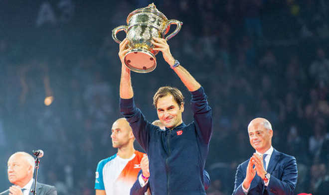 Federer &#34;biến gỗ thành vàng&#34;: 1 cú vung tay giật ngay 34 triệu đồng - 1