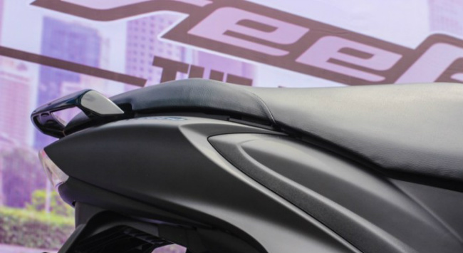Các đường nét của 2019 Yamaha FreeGo nếu so với Vision thì FreeGo tỏ ra góc cạnh và mạnh mẽ hơn.
