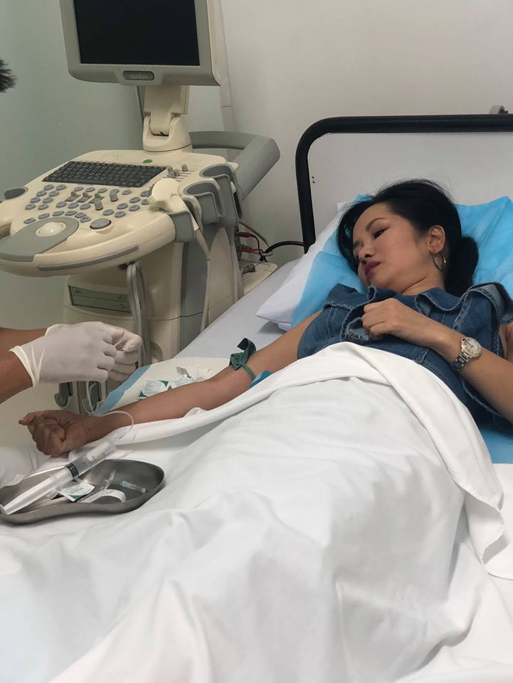 Ca sỹ Hồng Nhung nhập viện sau khi chồng cũ ra tuyên bố về tình mới - 1