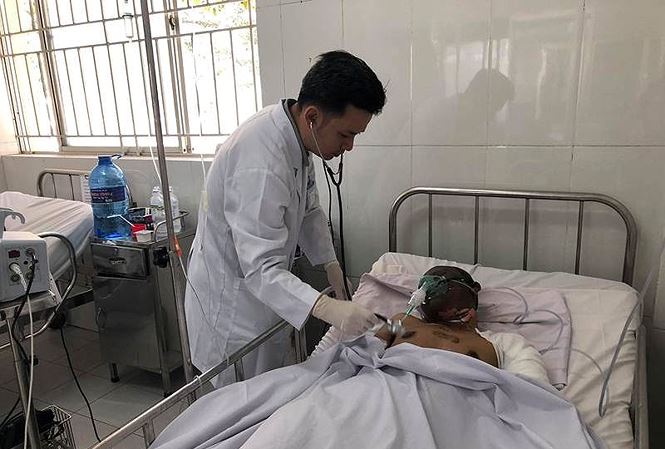 Vụ nổ xe bồn ở Bình Phước: Tài xế đang nguy kịch - 1