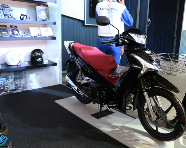 Tại Thái Lan và Malaysia, 2019 Honda Wave 125i cũng có rất nhiều màu tùy chọn khác nhau, phù hợp với gu thẩm mỹ của nhiều người.