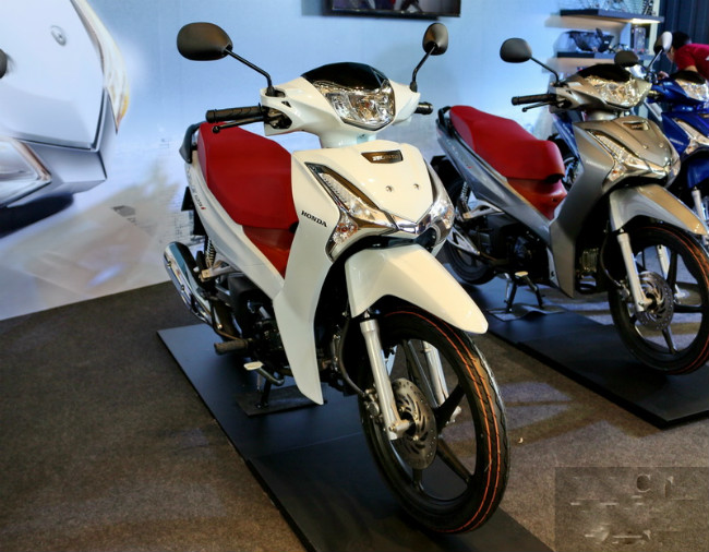 2019 Honda Wave 125i được đánh giá ngang cơ với Honda Future 125i ở Việt Nam.