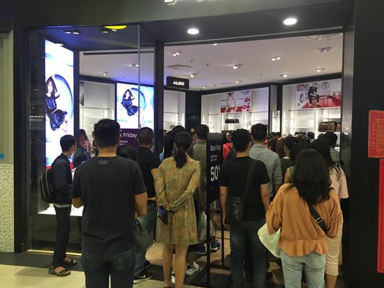 Mặt trái Black Friday: Treo đầu dê, bán thịt chó! - 4