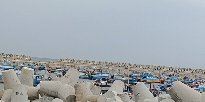 Đảo Phú Qúy xuất hiện sóng bạc đầu trước khi bão số 9 đến - 4