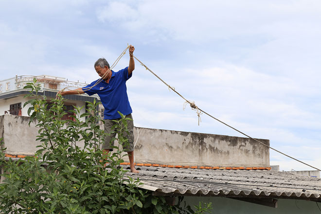 Người dân chạy đua với bão số 9 từ nỗi ám ảnh 12 năm trước - 7