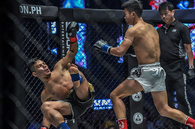Nhà vô địch Muay Thái bị đá suýt gãy tay vì “trêu ngươi” đối thủ - 1