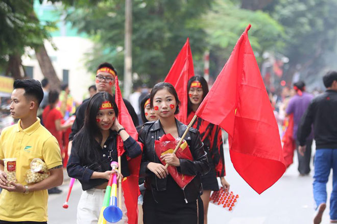 Rực lửa Việt Nam - Campuchia: Bóng hồng Việt khoe sắc lung linh - 3