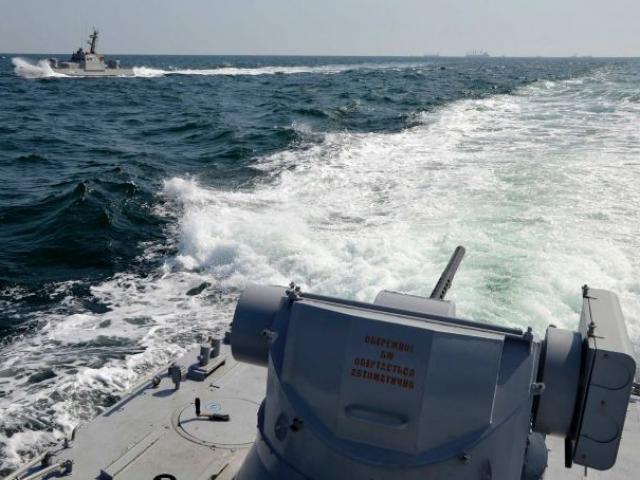 Bị Nga bắt sống 3 tàu chiến, toàn bộ quân đội Ukraine sẵn sàng chiến đấu