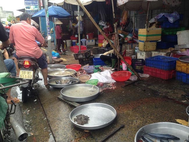 Giá thực phẩm tại HCM “nhảy vọt” sau bão số 9 - 1