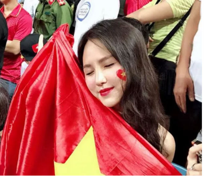 Hot girl quyến rũ nhất AFF Cup: Fan Việt đọ sắc mỹ nhân Thái Lan - 11