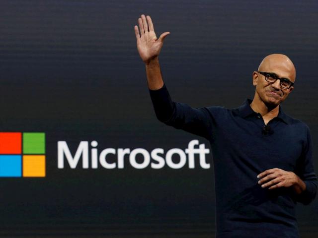 Apple sảy chân, Microsoft trở thành công ty giá trị nhất thế giới