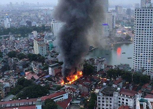Vụ cháy nhà trọ làm 2 người chết ở Đê La Thành: Khởi tố ông Hiệp “khùng” - 1
