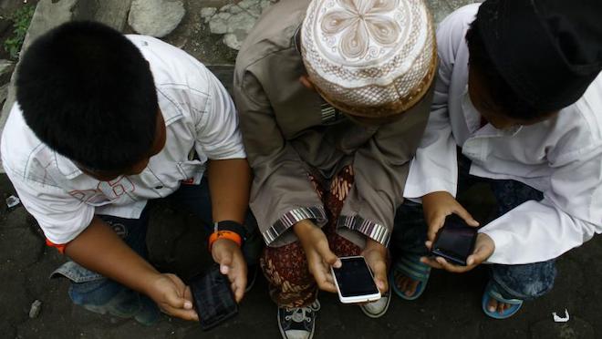 Ngôi làng ở Indonesia cấm phát Wi-Fi vì trẻ em dùng xem phim khiêu dâm - 1