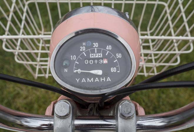 Ngắm Yamaha U5E Lady màu hường đầy nữ tính của thập niên 60 - 3