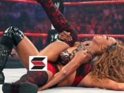 Thể thao - Đỏ mặt &quot;nữ thần&quot; WWE: Đánh quá hăng, hở điểm &quot;nhạy cảm&quot;