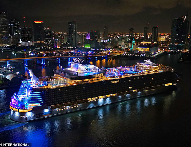 Hãng Royal Caribbean đã chi 1,35 tỉ USD để xây dựng con tàu lớn nhất thế giới với 18 khoang tàu, 22 nhà hàng sang trọng bên trong và chứa được 6.680 hành khách