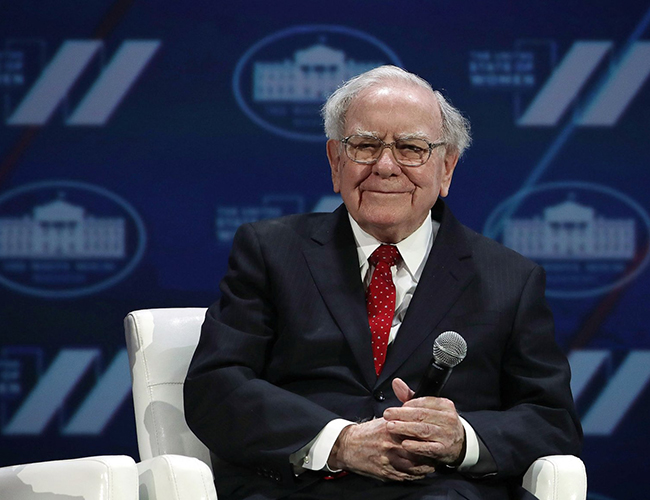 Và huyền thoại Warren Buffett - một tỷ phú tiết kiệm - đã quyên góp hơn 28,5 tỷ USD cho các tổ chức từ thiện