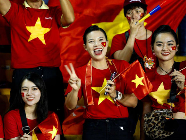 Hot girl Việt tưng bừng mở hội ở Bacolod, bật khóc vì Park Hang Seo