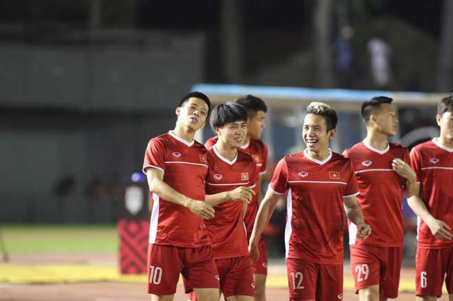 Trực tiếp Philippines - Việt Nam: Công Phượng bỏ lỡ mười mươi (Bán kết AFF Cup) (KT) - 10