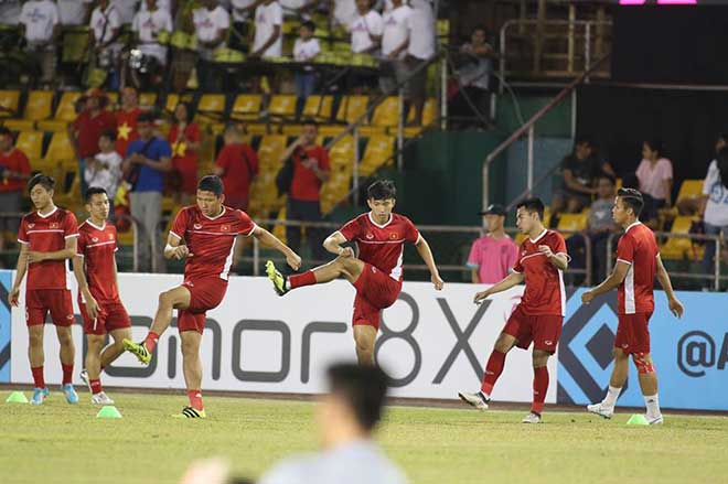 Trực tiếp Philippines - Việt Nam: Công Phượng bỏ lỡ mười mươi (Bán kết AFF Cup) (KT) - 13