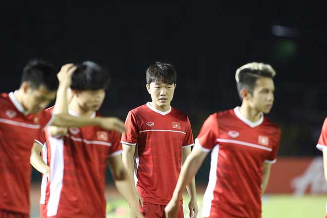 Trực tiếp Philippines - Việt Nam: Công Phượng bỏ lỡ mười mươi (Bán kết AFF Cup) (KT) - 9