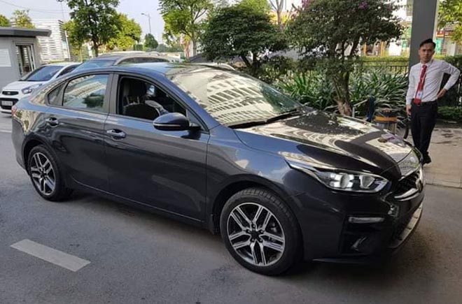 Kia Cerato 2019 tiếp tục lộ ảnh thực tế tại đại lý trước ngày ra mắt - 5