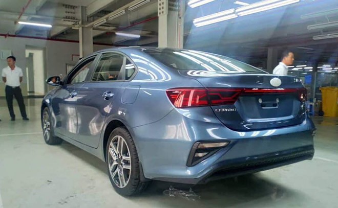 Kia Cerato 2019 tiếp tục lộ ảnh thực tế tại đại lý trước ngày ra mắt - 10