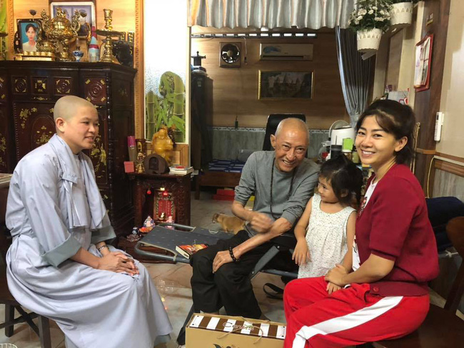 Dù bệnh tật hành hạ, Mai Phương vẫn dẫn con gái đi thăm nghệ sĩ Lê Bình - 1