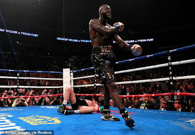 &#34;Gã hề&#34; boxing Fury 2 lần trở về từ &#34;cõi chết&#34;: Wilder cười hóa khóc - 1