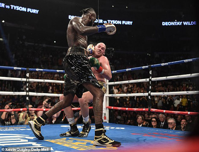 &#34;Gã hề&#34; boxing Fury 2 lần trở về từ &#34;cõi chết&#34;: Wilder cười hóa khóc - 2