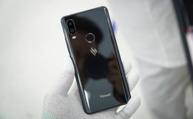 Hình ảnh một trong bốn smartphone VSmart sắp ra mắt bất ngờ lộ diện - 1